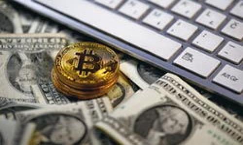 baioti全面解析数字钱包：创新、挑战与发展前景/baioti
数字钱包,电子支付,区块链技术,金融科技/guanjianci

## 内容主体大纲

1. 引言
   - 概述数字钱包的概念
   - 数字钱包在现代社会的应用背景

2. 数字钱包的类型
   - 网络钱包
   - 移动钱包
   - 硬件钱包
   - 纸质钱包

3. 数字钱包的工作原理
   - 账户注册与安全性
   - 资金存储与交易处理
   - 交易验证与区块链的关联

4. 数字钱包的优势
   - 便捷性
   - 安全性
   - 成本效益
   - 跨境支付的便利性

5. 数字钱包面临的挑战
   - 安全隐患与诈骗案例
   - 法律法规的不完善
   - 用户教育与接受度

6. 未来发展趋势
   - 技术革新与区块链的结合
   - 监管政策的演变
   - 普及与用户体验的提升

7. 结论
   - 对数字钱包的总结
   - 对未来数字钱包行业的展望

## 内容详述

### 1. 引言
数字钱包，或称电子钱包，是一种保留用户支付信息和交易记录的电子系统。随着互联网和移动支付的快速发展，数字钱包在我们的日常生活中扮演了越来越重要的角色。在都市中，通过扫描二维码，我们可以轻松完成购物；在互联网平台上，通过一键支付，我们可以迅速享受到各种服务。数字钱包的出现，无疑改变了传统的支付习惯，推动着金融科技的革新。

### 2. 数字钱包的类型
数字钱包可以根据使用场景和技术特点分为几种类型：
网络钱包
这种钱包通常基于网页或移动应用程序，用户只需注册账户，便可添加付款方式，如银行卡或信用卡。用户可以随时随地进行交易，便捷性较高。

移动钱包
随着智能手机的普及，移动钱包成为了一种主流选择。这种钱包通常集成在手机应用中，用户只需通过手机进行支付，更新交易记录，背后仍利用网络进行处理。

硬件钱包
硬件钱包主要用于存储加密货币，它是一种物理设备，提供更高的安全性，通常配合各类交易平台使用。

纸质钱包
虽然使用较少，纸质钱包通过打印出二维码或公钥/私钥提供了一种离线存储方式，但风险较高，一旦丢失即无法恢复。

### 3. 数字钱包的工作原理
账户注册与安全性
用户在注册数字钱包时，需要输入一系列个人信息并设置密码。现代数字钱包为了保障用户隐私与安全，通常使用双因素认证等安全措施。

资金存储与交易处理
数字钱包的资金以虚拟货币或法币形式存在，用户可以进行存入、取出、转账等操作。每一笔交易都会记录在区块链或中心化服务器上。

交易验证与区块链的关联
数字钱包通常与区块链技术相结合，通过分布式账本提高透明度及安全性。每一笔交易都会获得网络的验证，确保其真实性。

### 4. 数字钱包的优势
便捷性
数字钱包可以通过手机随时进行支付，消除了携带现金和银行卡的麻烦，大大提高了交易效率。

安全性
采用多层安全措施，能够有效防止盗窃和诈骗，包括加密技术和实时监控系统。

成本效益
跨境支付通常需要较高的手续费，而利用数字钱包支付则可降低成本，更加经济。

跨境支付的便利性
全球化经济背景下，数字钱包突破了地域限制，使得国际交易变得更加简单和高效。

### 5. 数字钱包面临的挑战
安全隐患与诈骗案例
虽然数字钱包在安全性上有所提升，但仍存在被黑客攻击、用户信息泄露等风险。许多用户缺乏必要的安全防范意识，导致诈骗案频发。

法律法规的不完善
各国对数字钱包的立法进程滞后，导致许多问题（如用户身份确认、税收问题等）处于法律灰色地带，影响用户信任度。

用户教育与接受度
用户对数字钱包的认知程度和接受程度参差不齐，尤其是在一些技术发展较慢的地区，用户可能对数字支付的使用存在顾虑。

### 6. 未来发展趋势
技术革新与区块链的结合
未来，随着区块链技术的不断发展，数字钱包将更加安全和高效，也更容易实现跨平台交易。

监管政策的演变
随着数字支付市场的快速发展，政府和金融监管机构也逐渐开始重视相关法律法规的完善，以保护消费者知情权与资金安全。

普及与用户体验的提升
更多的人将会接受数字钱包，通过不断用户体验，使得支付过程更为友好，降低学习成本。

### 7. 结论
数字钱包在金融生态中扮演着重要的角色，通过便捷、安全的支付方式，改变了传统支付方式的格局。随着技术的不断进步和用户需求的多样化，数字钱包的未来充满了发展的可能性和挑战。如何在提升安全性的同时，提高用户体验，将是所有数字钱包服务商需要面对的重要课题。

## 相关问题

### 问题1：数字钱包如何保障用户的安全？
数字钱包如何保障用户的安全？
在当今数字经济时代，用户的安全问题日益受到关注。数字钱包为了保护用户的隐私和资金安全，采用了一系列安全措施:
ul
listrong加密技术：/strong数字钱包使用强大的加密算法来保护用户的敏感信息，如支付密码和账户详情。这种加密技术确保信息在传输过程中不会被窃取。/li
listrong双因素认证：/strong用户在登录或进行大额交易时，通常需提供两种验证方式，包括密码和手机验证码，增加了安全性。/li
listrong多签名技术：/strong一些数字钱包提供多签名交易功能，只有获批准的多个用户才能发起交易，增强了交易的安全性。/li
listrong实时监控：/strong实时监控系统可以检测异常交易行为，并及时向用户发出警报，保护用户资金安全。/li
/ul
通过这些技术手段，数字钱包大大降低了用户的风险，使得电子支付更加安全可靠。

### 问题2：数字钱包如何影响全球经济？
数字钱包如何影响全球经济？
数字钱包作为现代金融科技的产物，正深刻影响着全球经济。其主要影响体现在几个方面：
ul
listrong提高交易效率：/strong数字钱包使得交易变得更加高效，尤其是在跨境支付中，去除了传统银行的繁琐流程，大大缩短了交易时间。/li
listrong降低转账成本：/strong相比传统银行转账方式，数字钱包提供了更为低廉的手续费，吸引了大量小商户和消费者使用。/li
listrong推动金融包容性：/strong在一些金融服务缺乏的发展中国家，数字钱包为没有银行账户的人群提供了方便的支付工具，提高了他们的经济参与度。/li
listrong促进数字经济发展：/strong随着数字钱包的普及，电子商务和在线服务成本降低，推动了数字经济的蓬勃发展，为创新型企业提供更多机会。/li
/ul
整体而言，数字钱包通过交易体验，降低成本，促进了全球经济的进一步发展。

### 问题3：数字钱包如何与传统银行服务竞争？
数字钱包如何与传统银行服务竞争？
随着技术的发展，数字钱包正与传统的银行服务展开激烈的竞争，具体体现在以下几个方面：
ul
listrong便捷性：/strong数字钱包采用用户友好的界面，用户可以通过智能手机快速完成支付，而传统银行的服务通常需前往银行网点，流程繁琐。/li
listrong效率：/strong数字钱包的交易处理速度通常更快，用户的资金在几秒钟内即可到账，而传统银行可能需要数天，尤其是跨境交易。/li
listrong费用：/strong数字钱包的转账手续费通常较低，吸引了许多人投入使用；与此相比，传统银行对国际转账的收费较高，限制了其用户基础。/li
listrong创新产品：/strong许多数字钱包配合其他金融服务，如小额贷款、投资理财等，提供了丰富的金融产品，而传统银行在产品多样性上相对滞后。/li
/ul
然而，尽管数字钱包在诸多方面优势明显，传统银行在法律合规、客户信任以及财务安全方面仍然占据一定优势，这也促使两者在未来需相互借鉴与。

### 问题4：数字钱包的用户体验如何提升？
数字钱包的用户体验如何提升？
用户体验是数字钱包成功的关键因素之一，以下是一些提升用户体验的有效策略：
ul
listrong简化注册流程：/strong用户在注册时需提供的信息越少越好，简化的流程更加方便用户使用。此外，支持社交媒体注册可以进一步提升便捷性。/li
listrong界面设计友好：/strong采用简洁直观的界面设计，可以帮助用户更好地理解各项功能。例如，常见的支付按钮要明显标识，减少用户操作成本。/li
listrong提供优质客户服务：/strong通过24小时在线客服、FAQ和教学视频，帮助用户解决疑问，提升用户满意度。/li
listrong定期更新和反馈机制：/strong根据用户的反馈不断软件版本，保持产品的功能和体验新颖，增强用户粘性。/li
/ul
通过这些措施，数字钱包不仅能吸引新用户，更能提升现有用户的使用满意度和忠诚度。

### 问题5：数字钱包在不同行业的应用场景有哪些？
数字钱包在不同行业的应用场景有哪些？
数字钱包的应用场景非常广泛，不同的行业对其功能的需求各异，主要包含以下几个方面：
ul
listrong零售行业：/strong数字钱包普遍应用于购物付款中，顾客可以通过扫描二维码直接完成支付，速度快，便捷高效。/li
listrong电商行业：/strong在线商城接受数字钱包支付，提供更为灵活的支付方式，促进交易完成。/li
listrong旅游行业：/strong在旅行中，数字钱包可用于支付机票、酒店及其它服务，大大提高了顾客的支付体验。/li
listrong共享经济：/strong共享单车、拼车及房屋短租等行业，用户可通过数字钱包支付使用费用，减少现金交易。/li
listrong金融服务：/strong数字钱包不仅限于支付功能，部分也提供借贷、投资服务等，吸引了越来越多的用户。/li
/ul
综合来看，数字钱包的应有场景日益丰富，随之而来的需求不断推动着其技术和生态的发展。

### 问题6：数字钱包未来将怎样与区块链技术结合？
数字钱包未来将怎样与区块链技术结合？
区块链技术为数字钱包提供了全新的发展机遇，以下是几种可能的结合模式：
ul
listrong透明性与安全性提升：/strong区块链的分布式账本能够确保每一笔交易的透明公开，增强用户对数字钱包的信任，并提供额外的安全保障。/li
listrong智能合约功能：/strong通过区块链的智能合约功能，可以实现自动、无中介的交易，这将减少交易时间并降低手续费。/li
listrong跨境支付便利化：/strong利用区块链技术，数字钱包可以实现几乎即时的跨境支付，去除多重中介环节，提升效率。/li
listrong多资产支持：/strong未来的数字钱包将可能支持多种数字资产，不再局限于法币和加密货币，支持更多用户需求。/li
/ul
结合区块链的数字钱包不仅能够在安全、效率上实现质的飞跃，也将推动整个数字经济的进一步发展。

以上是围绕数字钱包的全面解析及相关问题的详述。这一领域的发展迅速，未来充满了无限可能。